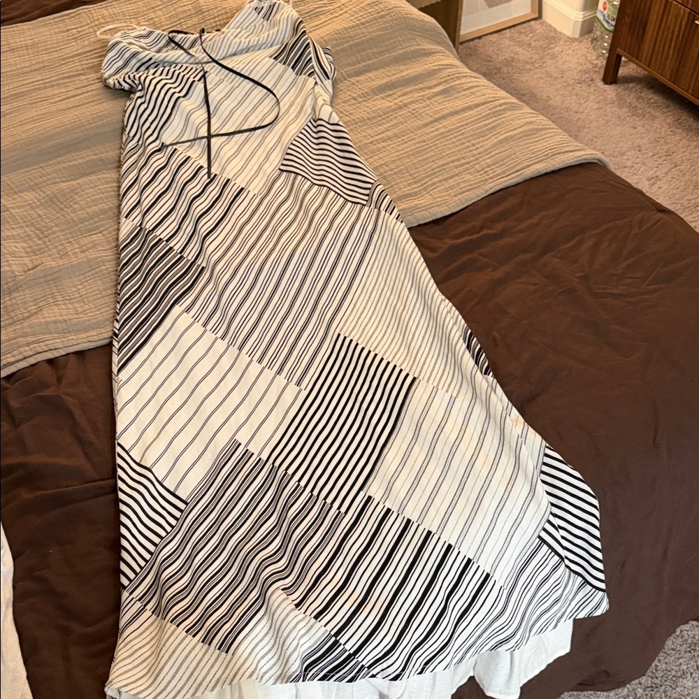 Chic Striped Maxi Dress in Black and White